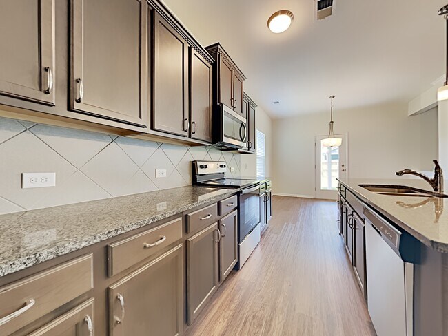 Foto del edificio - 425 Thoroughbred Drive