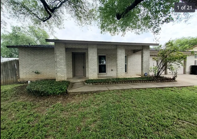 Building Photo - Cozy 4 bedroom home in quite neighborhood