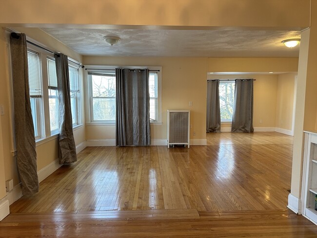 Building Photo - 10 Channing St