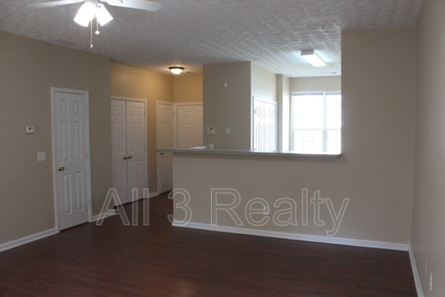 Foto del edificio - 6099 Camden Forrest Ct