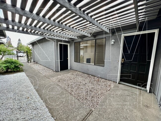 Building Photo - 5532 Fox Sparrow Ct