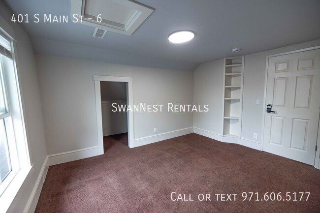 Building Photo - 401 S Main St