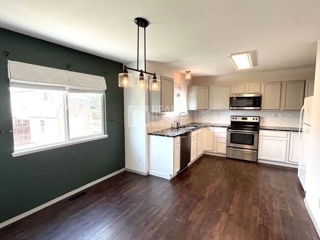 Building Photo - 8120 Postrock Dr