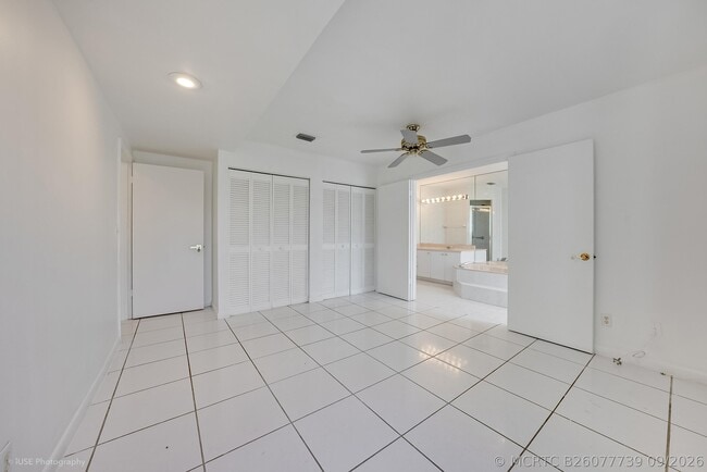 Building Photo - 2141 SW 23rd Ave