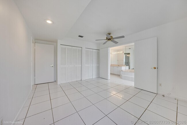 Foto del edificio - 2141 SW 23rd Ave