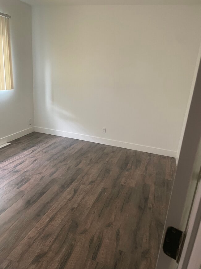 Foto del edificio - 10411 S Van Ness Ave