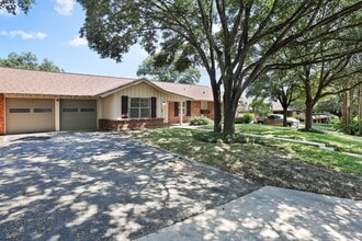 Building Photo - 3219 Oakleaf Dr
