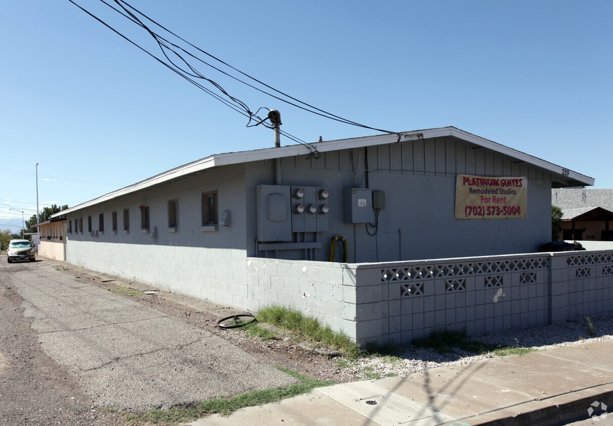Building Photo - 219 Platinum St