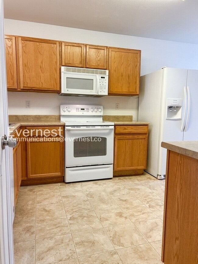 Building Photo - 8215 Silver Glen Dr