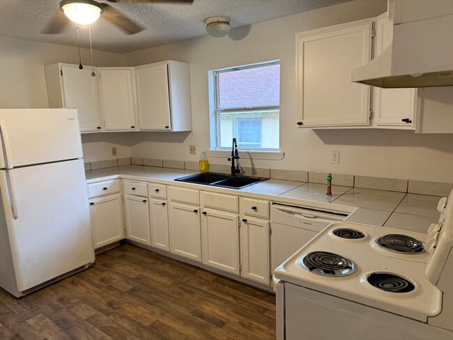 Building Photo - 2130 Feliciana St