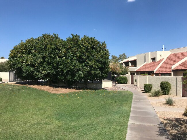 Foto del edificio - 2 bed + Bonus Room/Loft and 2 car garage