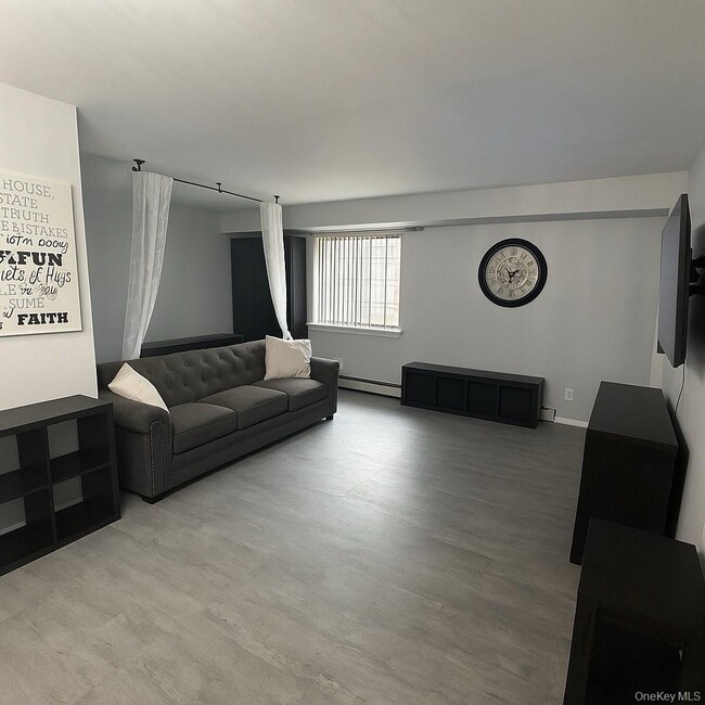 Foto del edificio - 13 Pinebrook Pl