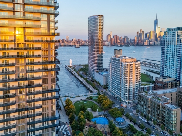 Welcome to Newport, where luxury meets comfort on the Jersey City waterfront. - Newport Rentals