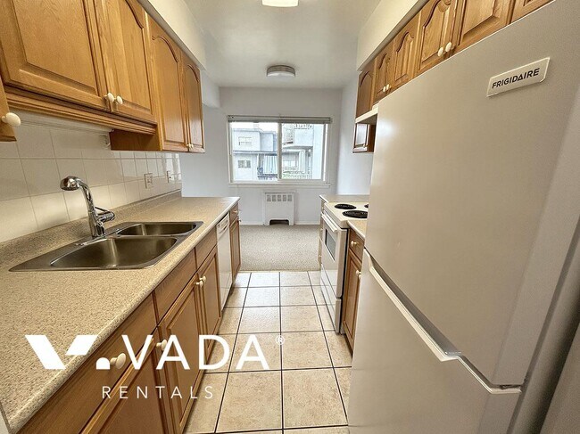 Photo du bâtiment - Valecrest Manor 1 Bed Apartment Rental 12-...