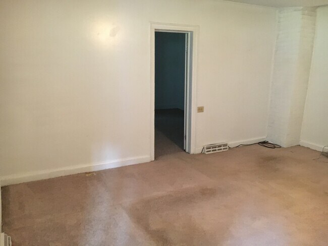 Building Photo - 1097 Burney Rd, Asheboro- 2 bdrm 1 ba home...