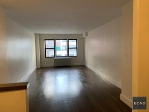 Building Photo - 220 E 63rd St