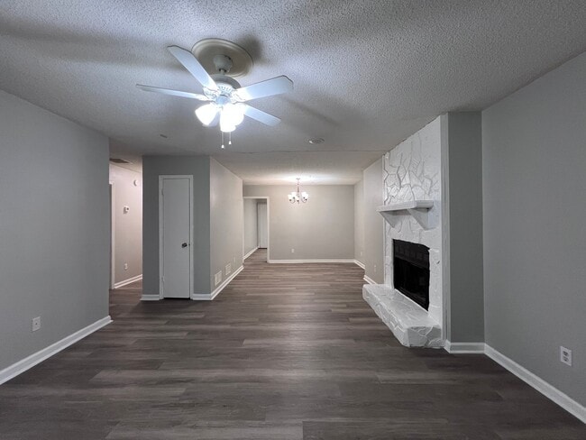 Building Photo - 4009 Hawthorne Cir