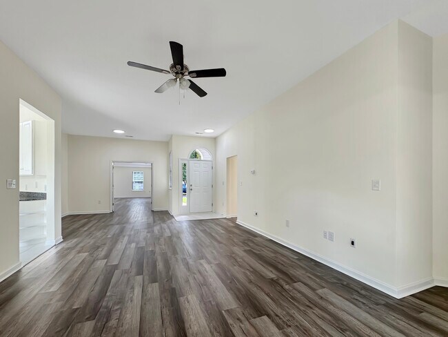 Foto del edificio - 4333 Oakwood Cir