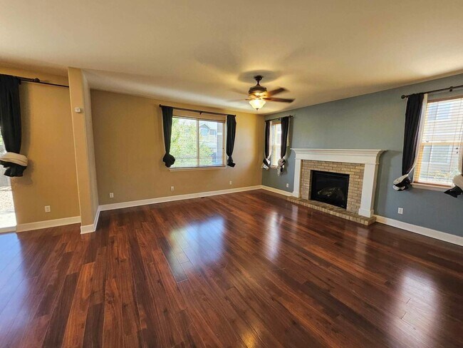 Building Photo - Stunning 4 bedroom home in Claremont Ranch!