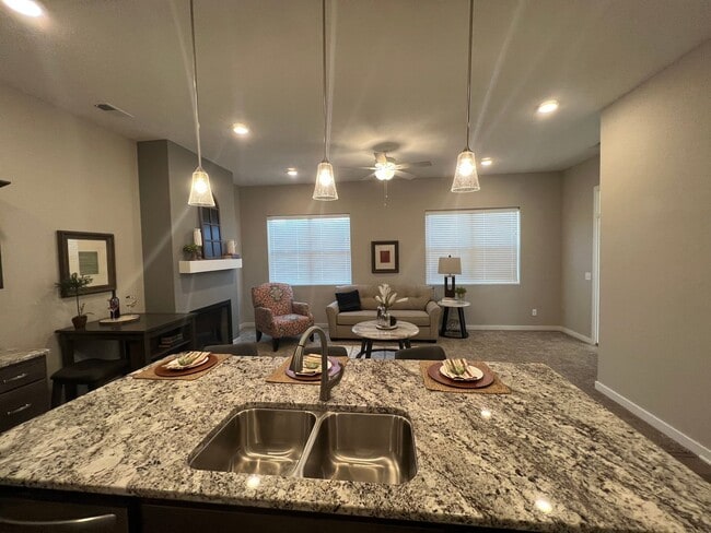 Foto del edificio - 1803 Hillcrest Dr