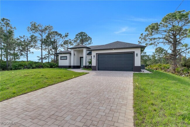 Building Photo - 6005 Queen Ave N