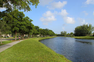 Foto del edificio - 2851 S Palm Aire Dr