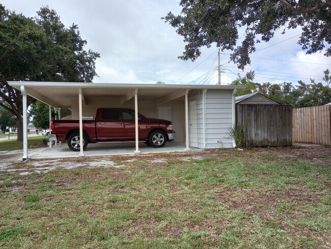 Cochera - 829 Van Buren St