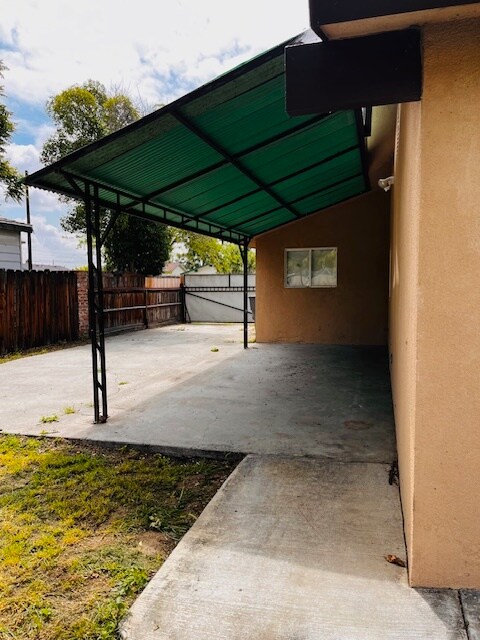 Foto del edificio - 1415 E Andrews Ave