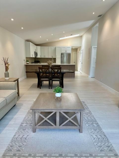 Foto del edificio - 22670 Vistawood Way