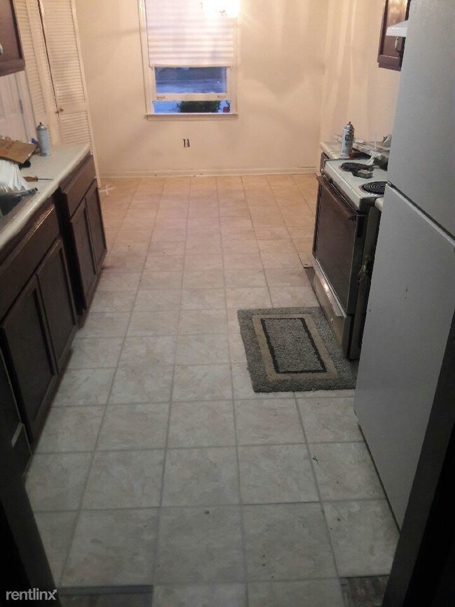 Building Photo - 4595 Golf Vista Cir