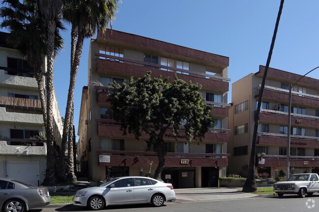 Building Photo - 314 S St Andrews Pl Apartments