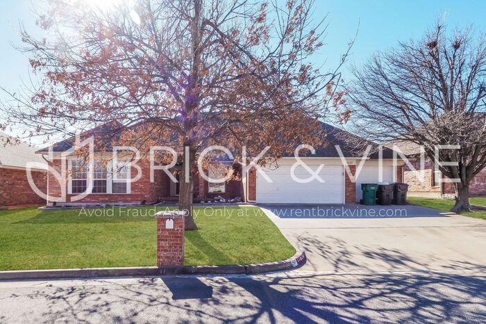 Primary Photo - 11828 SW 2nd St