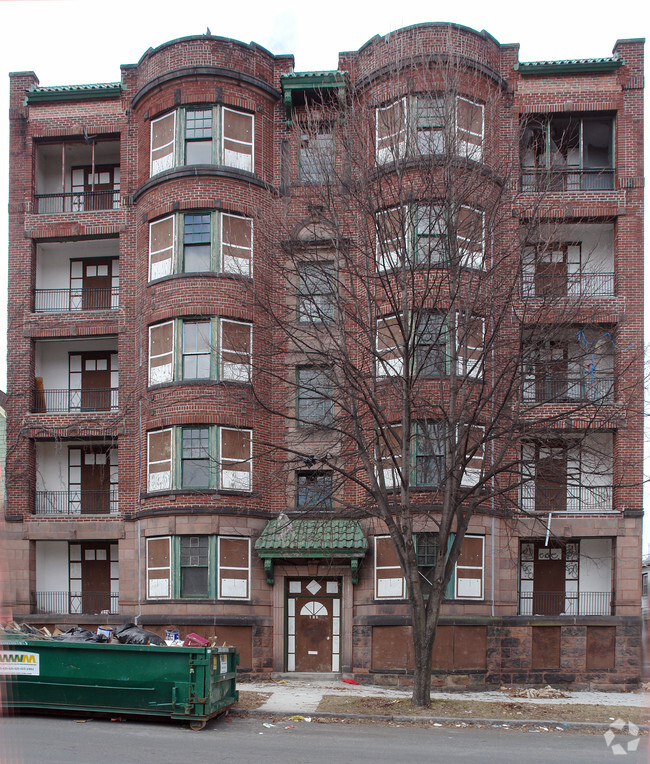 Building Photo - The Pine