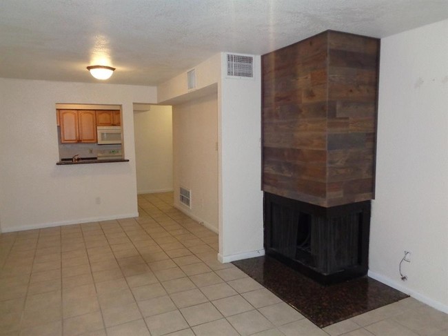 Foto del edificio - 17210 Imperial Valley Dr