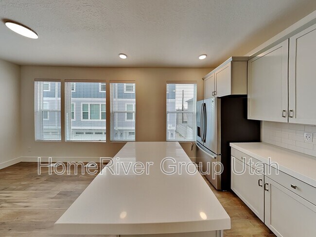 Foto del edificio - 3461 Peebles Ct