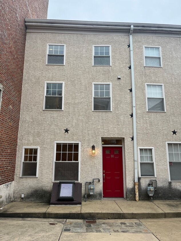 Cozy One Bedroom Townhome w/ All Amenities In The Heart of Northern Liberties! - Cozy One Bedroom Townhome w/ All Amenities...