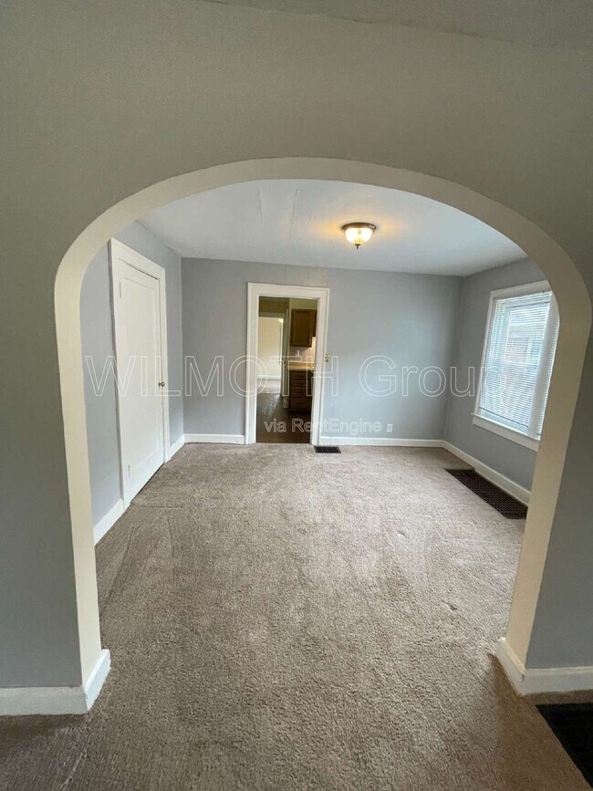 Foto del edificio - 831 N Emerson Ave