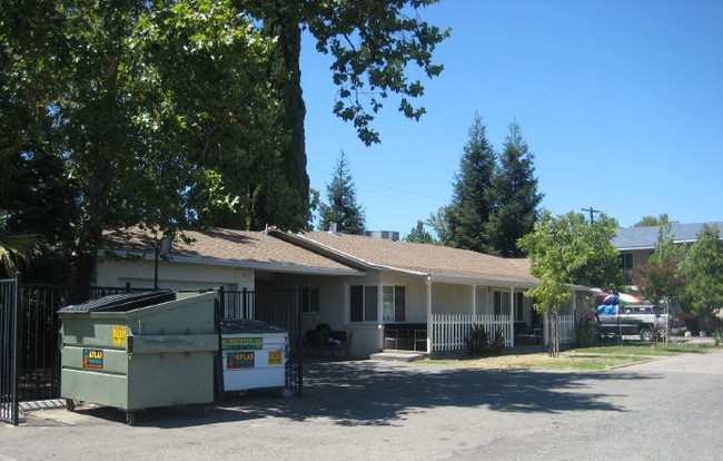 Building Photo - Cottage Manor