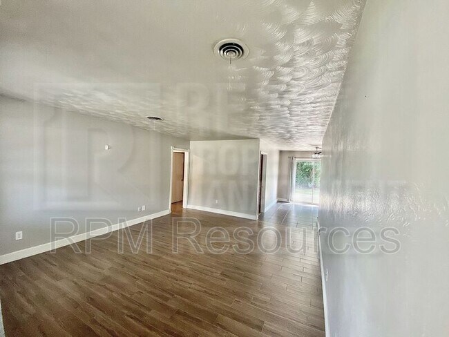 Foto del edificio - 3024 SW 66th St