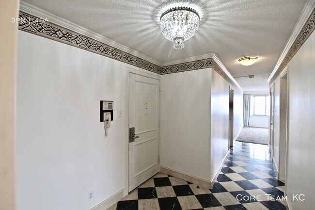 Building Photo - 3 Bedroom + 3 Balcony Crossroads Condo