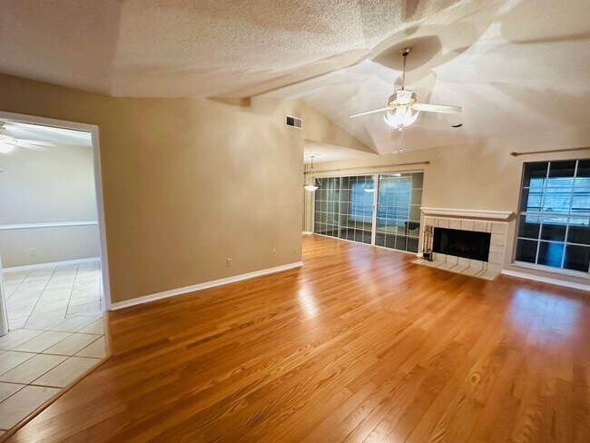 Foto del edificio - Charming 2 Bedroom 2 Bathroom Condo, Heate...