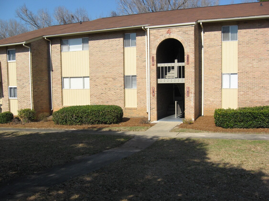 Northview Hills Condominium - 2320 Northview Dr