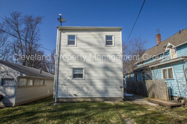 Building Photo - 348 9th St