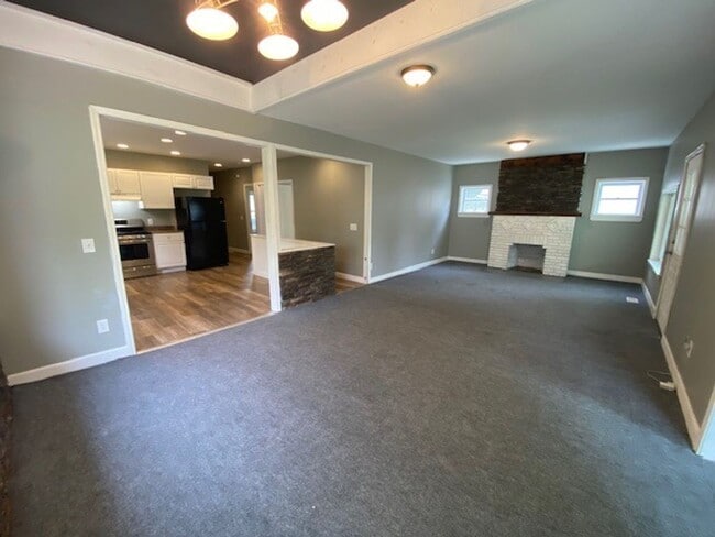 Building Photo - 551 Noah Ave