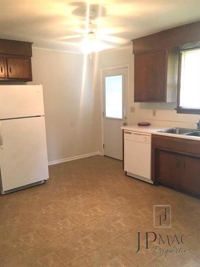Building Photo - 2/1 Duplex in Taylors