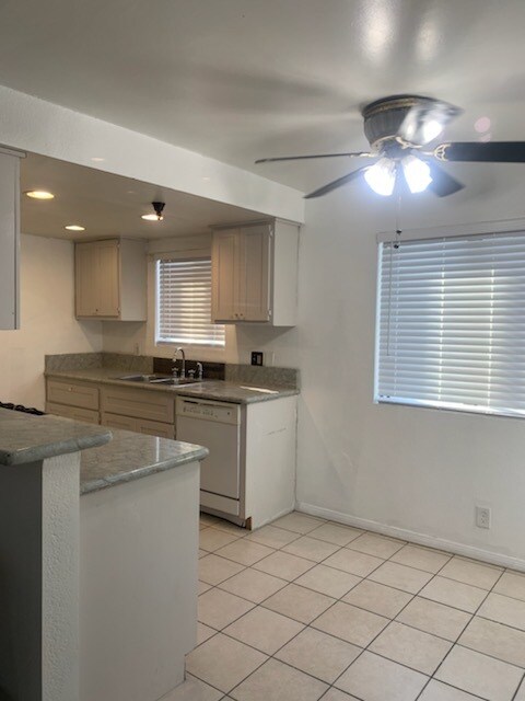 Foto del edificio - 12923 Doty Ave