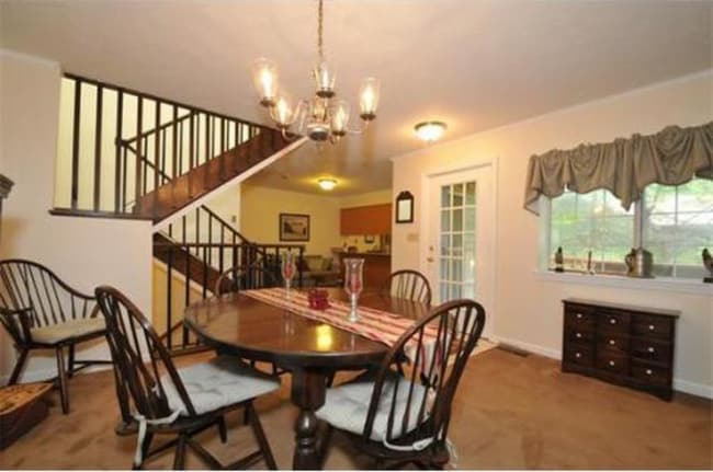 Dining - 17 Treasure Way