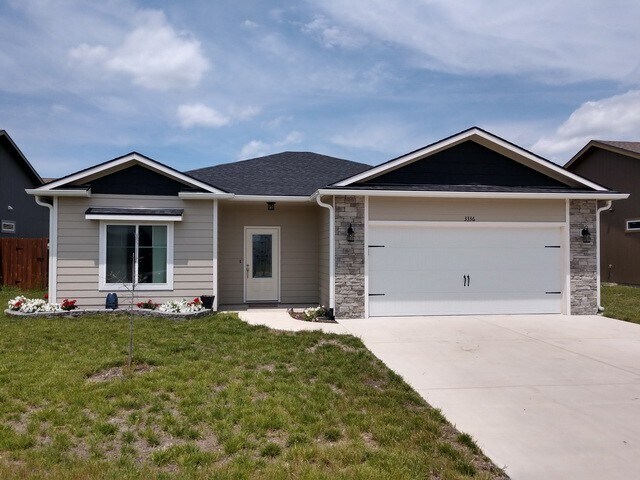 Primary Photo - 3 Bedroom, 2 Bath East Side home with upgr...