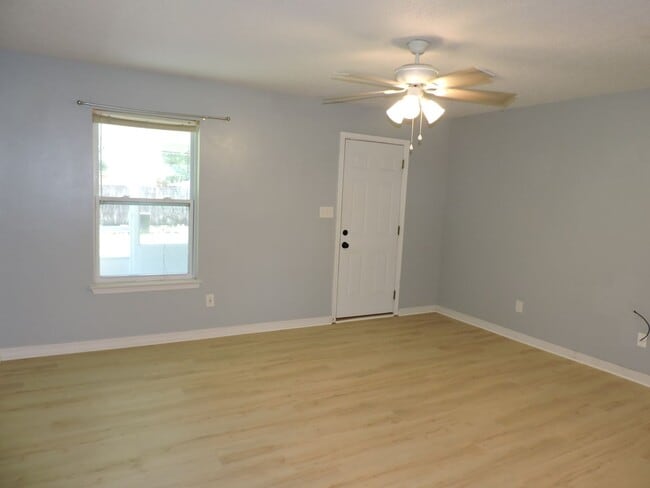Building Photo - Easy access to Whiting Field!