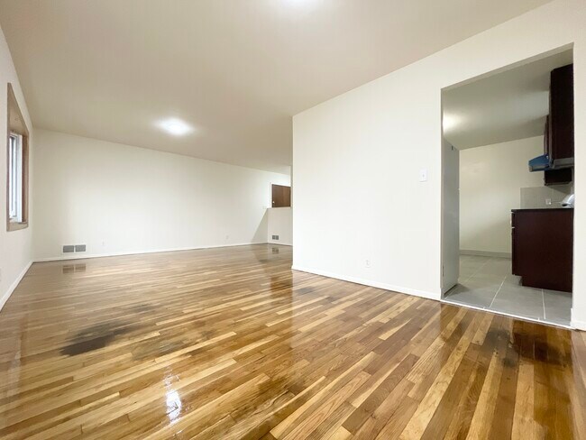 Área de estar/un rincón del comedor - 43-11 172nd Street
